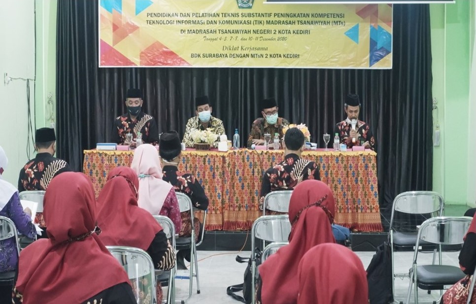Tingkatkan Kemampuan TIK bagi Guru, MTsN 2 kota Kediri Jalin Kerja Sama dengan BDK Surabaya